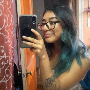 Meet your Posher, Abril